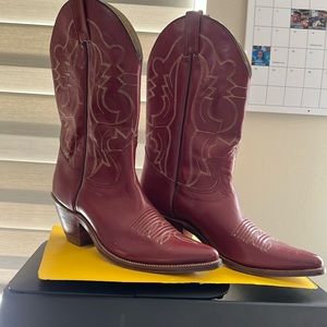Siete Leguas Brand new leather men’s cowboy boots.